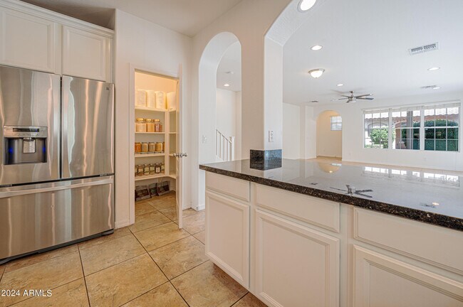 Building Photo - 1067 S Storment Ln
