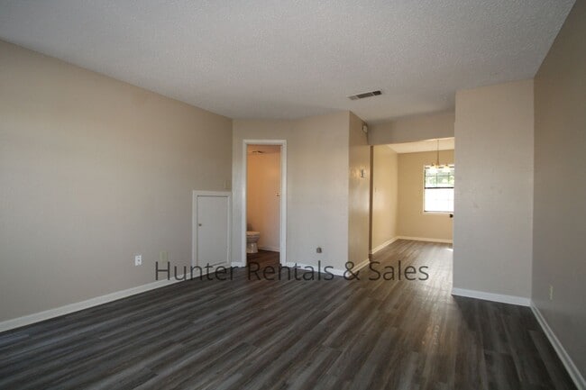 Building Photo - Two-Story Living!