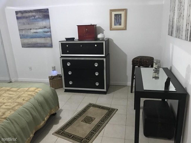 Building Photo - 2 br, 1 bath Apartment - 2200 Fox Hunt Ln