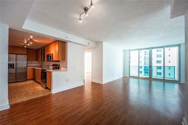 Building Photo - 7501 E Treasure Dr