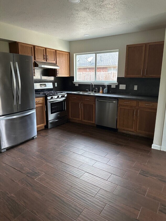 Foto del edificio - 22065 Ringwood Ct