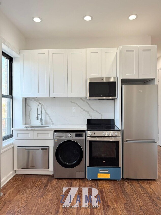 Primary Photo - 471 Seventh Avenue