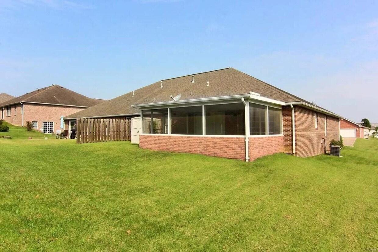 Building Photo - Spacious Duplex In Cape Girardeau