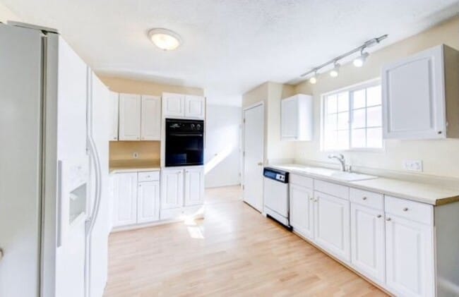 Building Photo - 312 E 400 N