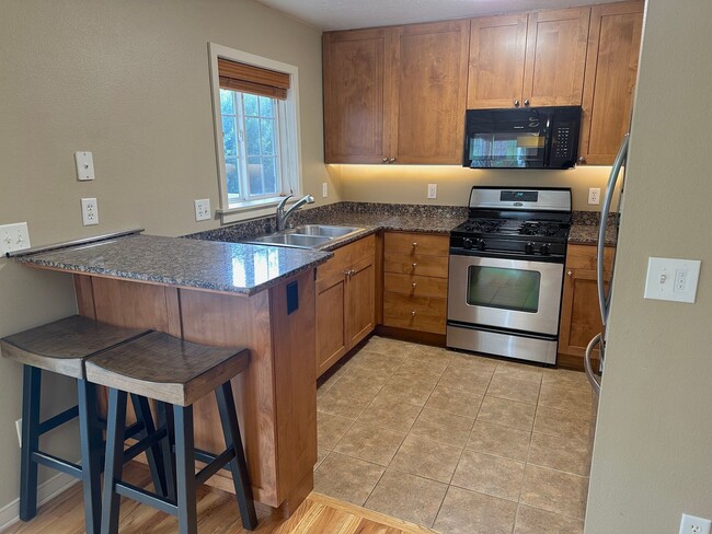 Foto del edificio - Two-Bedroom Condo in North End