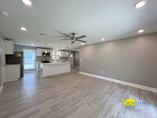 Foto del edificio - Inviting 3 Bedroom Home in Crestview Near Downtown & I-10!