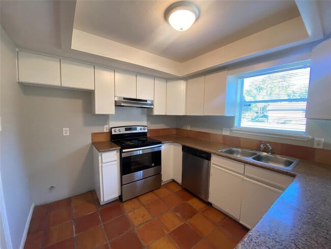 Building Photo - 14814 Croxton Dr
