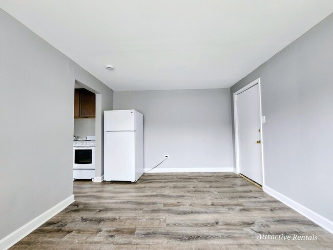 Building Photo - 2123 W 119th St
