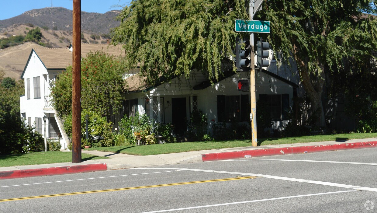 Building Photo - 1605 Verdugo Rd