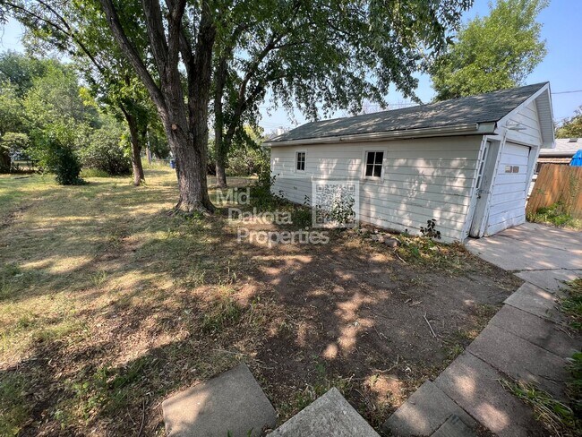 Foto del edificio - 705 S Rowley- Large 1 bedroom house