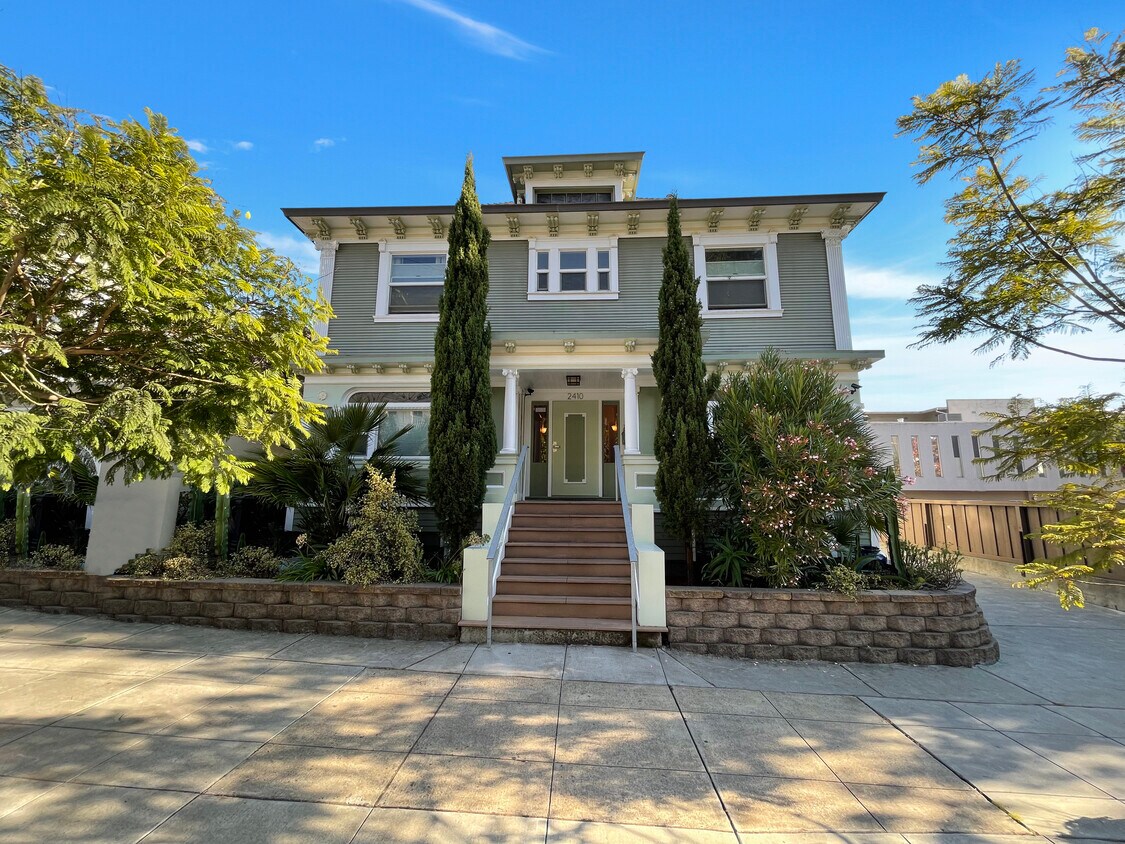 Primary Photo - 2410 Russell St