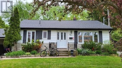 Building Photo - 161 Henderson Ave