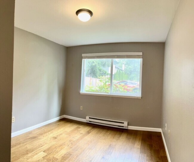 Building Photo - 2Bdrm 2Bthrm, Quiet and Washer-Dryer Inside!