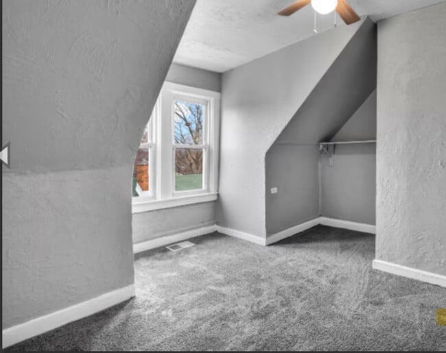 Building Photo - 9219 S Greenwood Ave