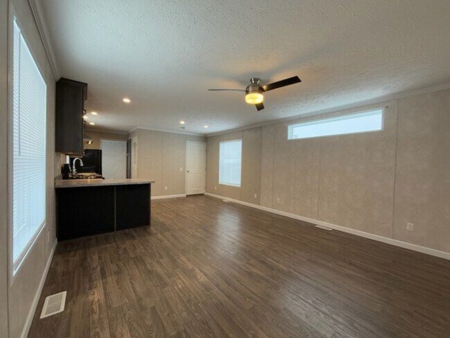 Foto del edificio - 38064 Leverette Ave