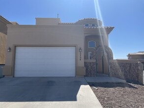 Building Photo - 3724 Coco Palm Dr