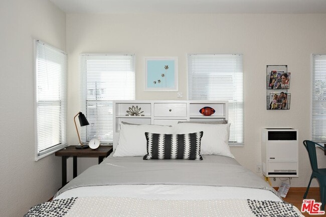 Foto del edificio - 26 Breeze Ave