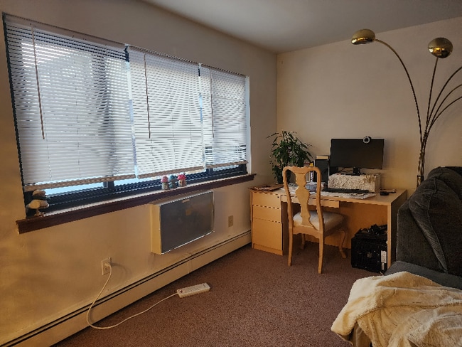 Building Photo - 401 US-22