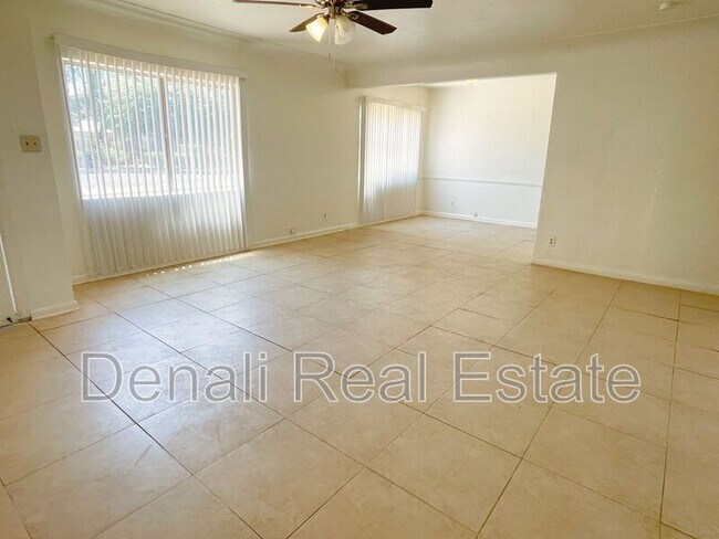 Foto del edificio - 2138 E Turney Ave