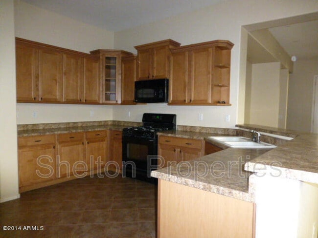 Building Photo - 20653 W Grandview Dr