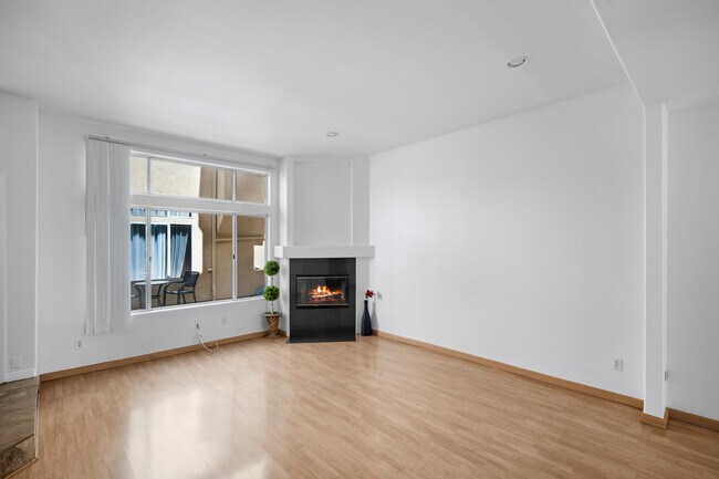 Foto del edificio - 7020 Lennox Ave