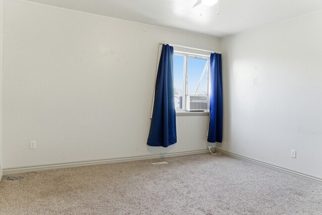 Building Photo - 114 W 975 N
