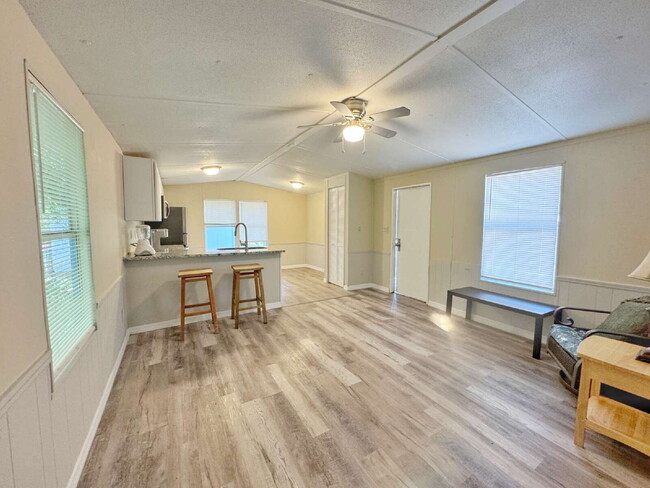 Building Photo - 2 BR /1 BA Mobile Home, US1 North