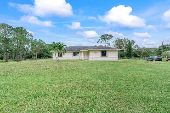 Building Photo - 16367 83rd Pl N