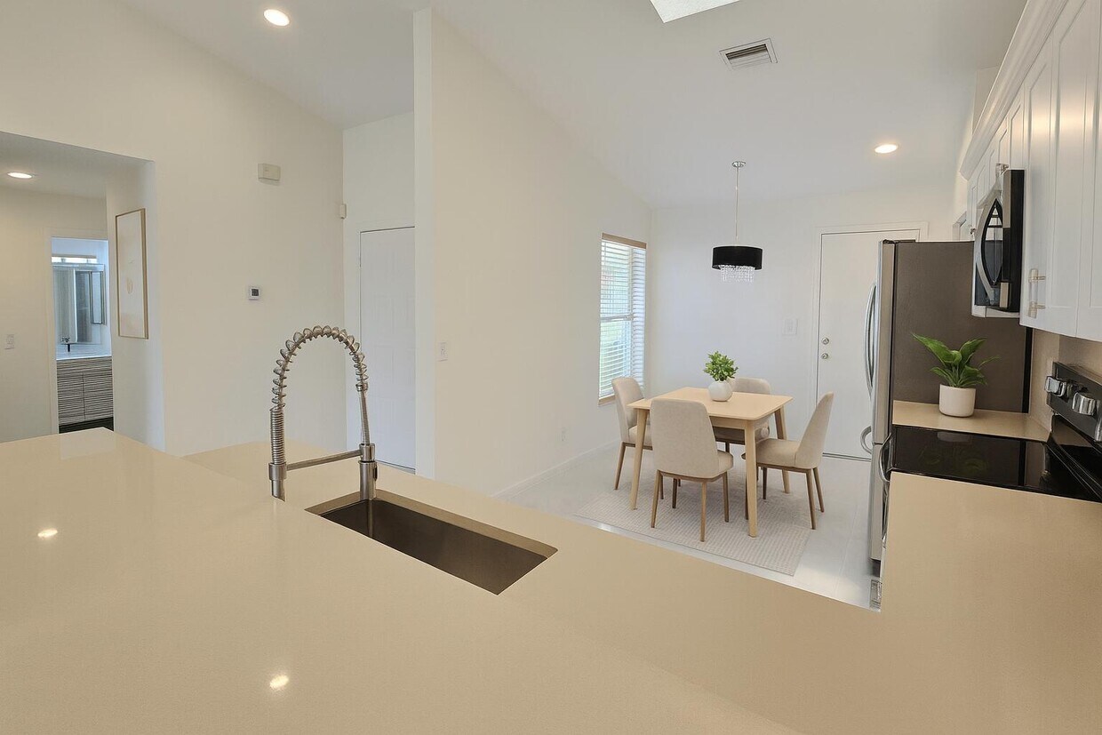 Foto principal - 5622 Royal Lake Cir