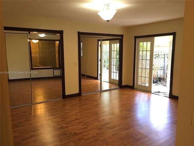Foto del edificio - 2724 NE 32nd St