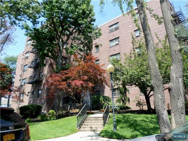 Primary Photo - 501 Linwood Dr