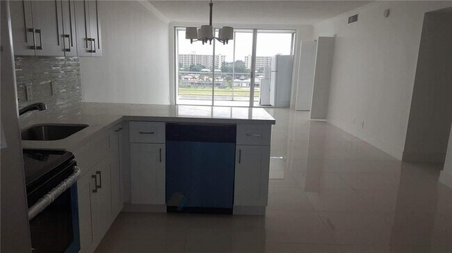 Foto del edificio - 3150 N Course Ln