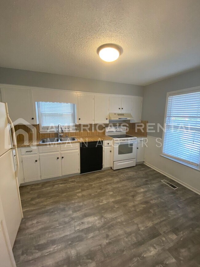 Building Photo - Townhome for rent in Vestavia Hills!!!! Av...