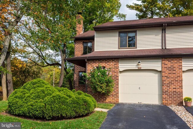 Foto del edificio - 201 Fairfax Ct