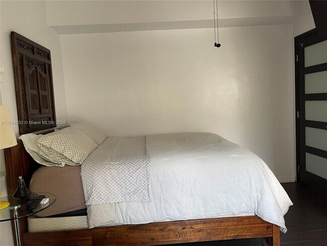 Foto del edificio - 732 NE 87th St