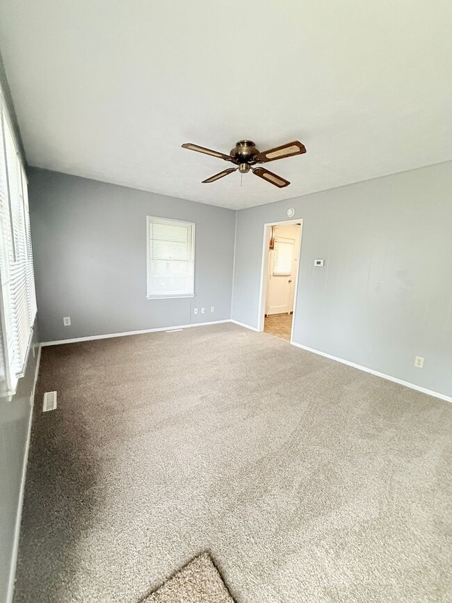 Building Photo - 705 N Eisenhower Dr