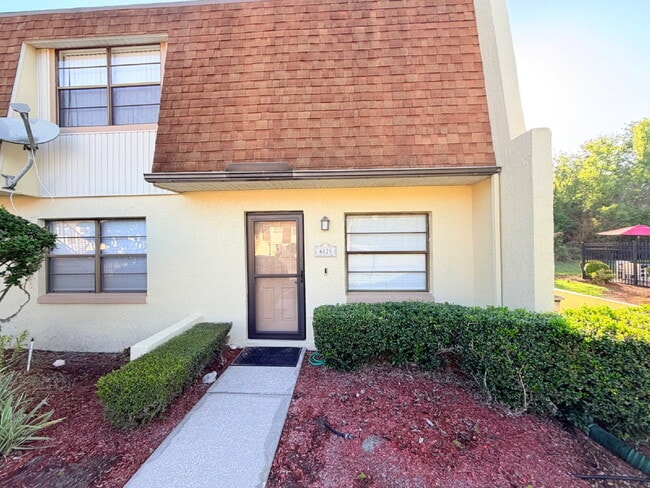 Foto del edificio - 2 Bedroom Condo on a Corner Lot Available for Rent