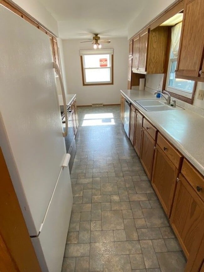 Building Photo - 10301-10303 W Fisher Parkway