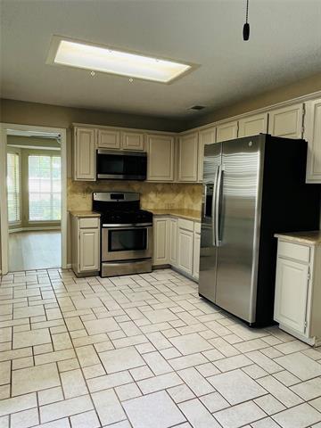 Building Photo - 1700 River Birch Dr