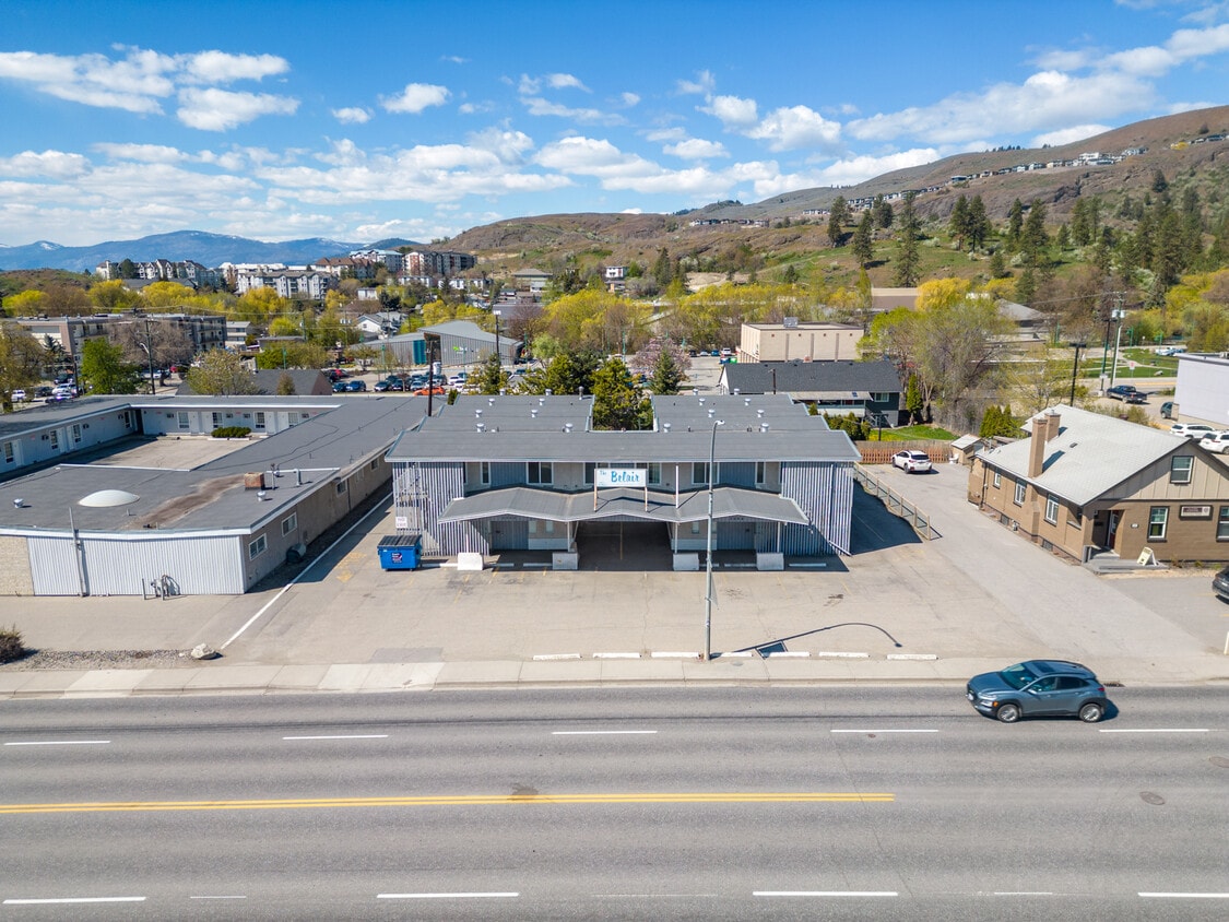 Primary Photo - 3504-3532 32 St