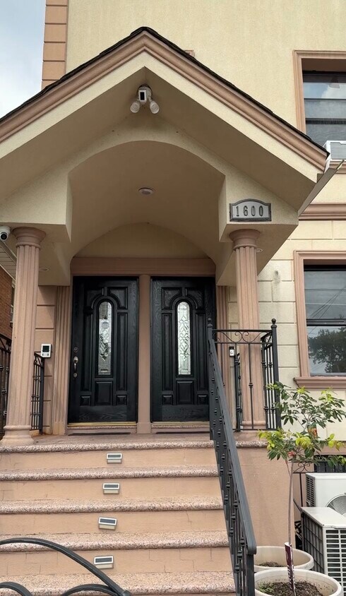 Foto principal - 1600 E 51st St
