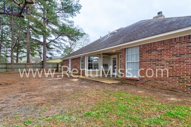 Building Photo - AVAILABLE NOW!!