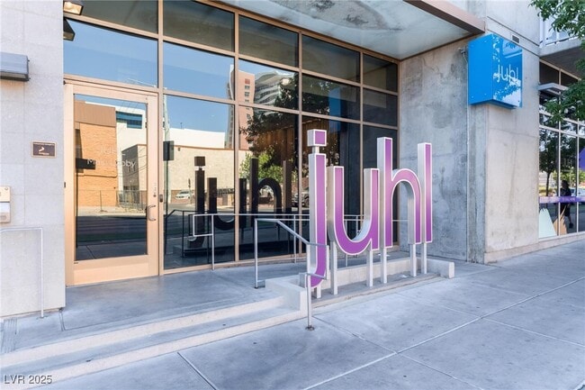 Building Photo - 353 E Bonneville Ave