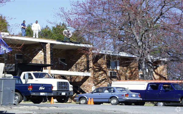 Building Photo - Potomac Crest Apartments