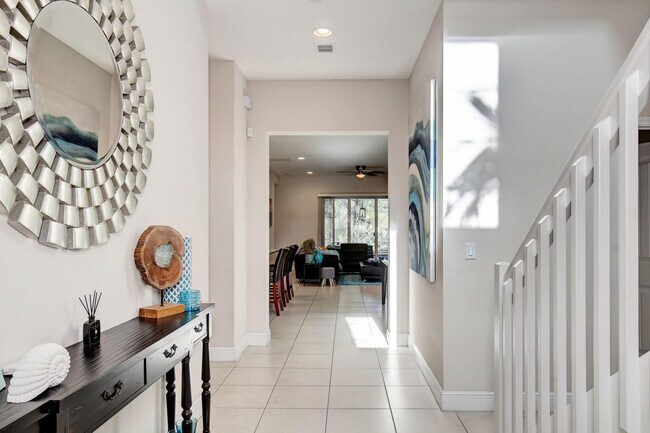 Building Photo - 495 NE Abaca Way