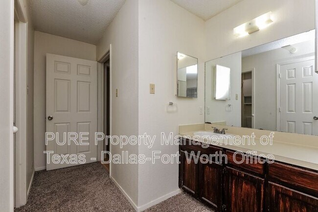 Foto del edificio - 7525 Windhaven Rd