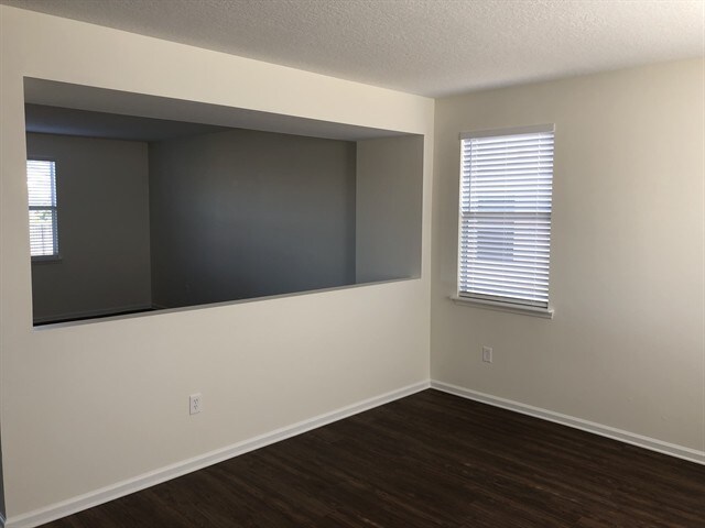 Foto del edificio - 75050 Ravenwood Drive