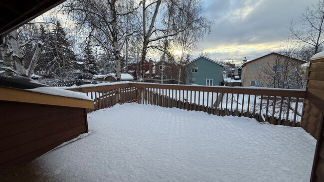 Building Photo - Lovely 2 bed townhome with private bathroo...