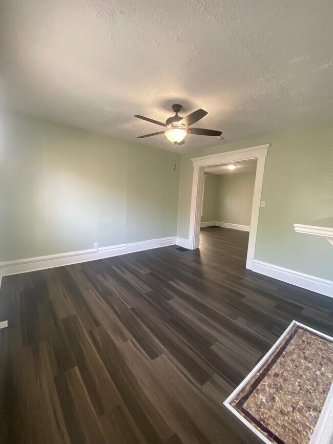Foto del edificio - 461 Oakwood Ave