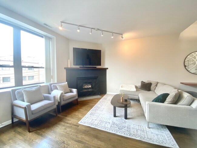 Foto del edificio - 2343 N Greenview Ave